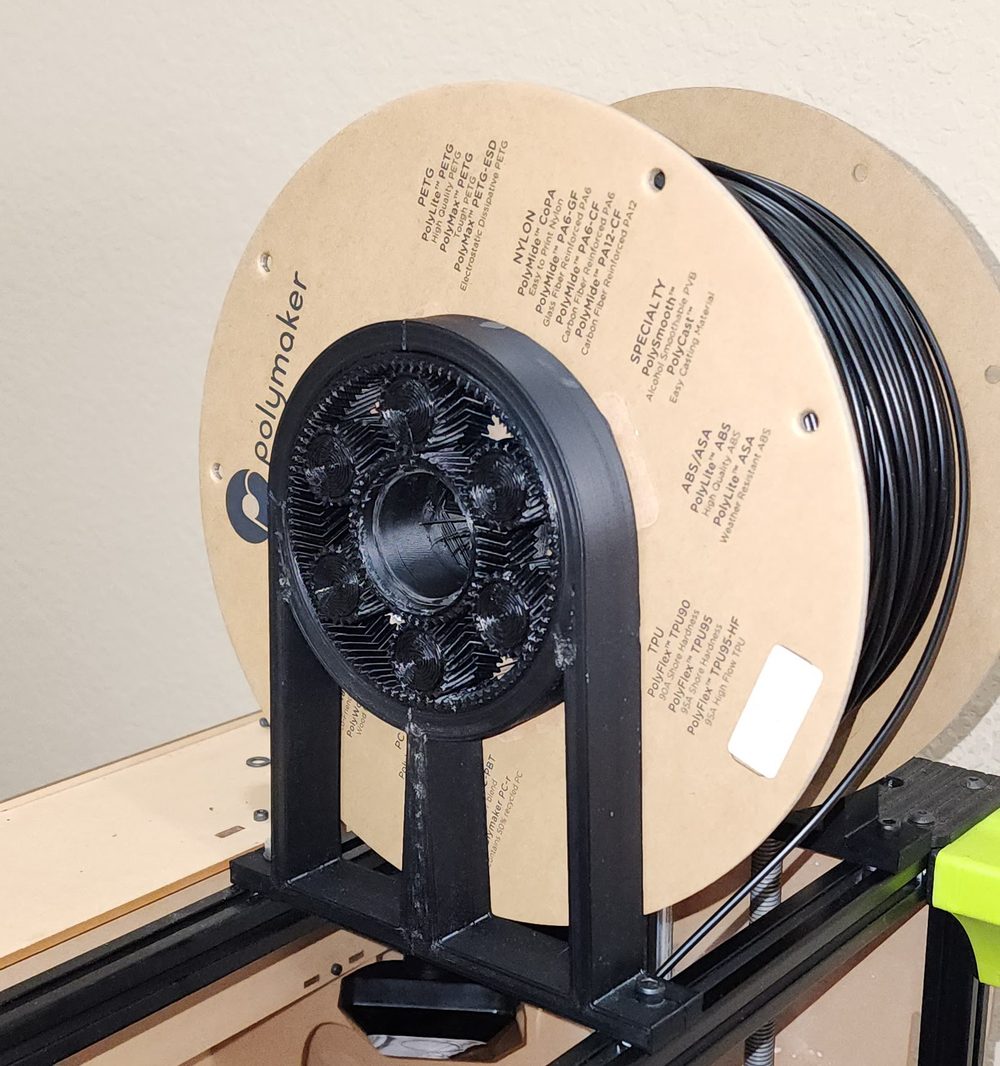 Printed spool holder in the workshop